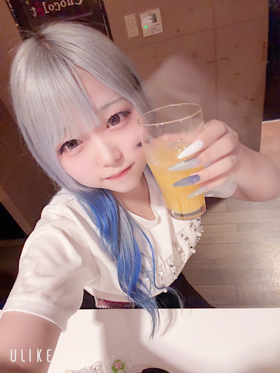 shark06_mide's tweet photo. 2026.07.02

ドリンクありがとうございました.ᐟ.ᐟ
会えなかったご主人様方、遅刻してしまってごめんなさい💦

ラストだけお顔出してご主人様としゃちといっぱい小学生の頃のお話で盛り上がった！
今振り返ったら、小学生ながらに凄い恋愛をしてたことに驚き👀‼️

また皆の幼少期エピソード聞きたい‼️ https://t.co/xxze6I5SlW