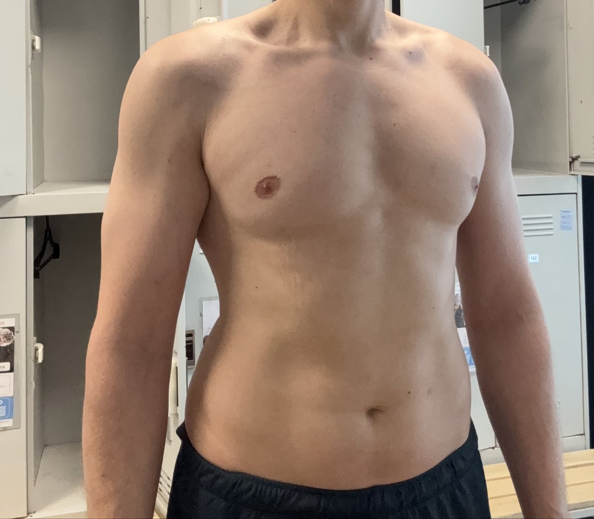 MisterDorn's tweet photo. Покачал свои маленькие сиськи🤭 https://t.co/JqbgCNBFhK