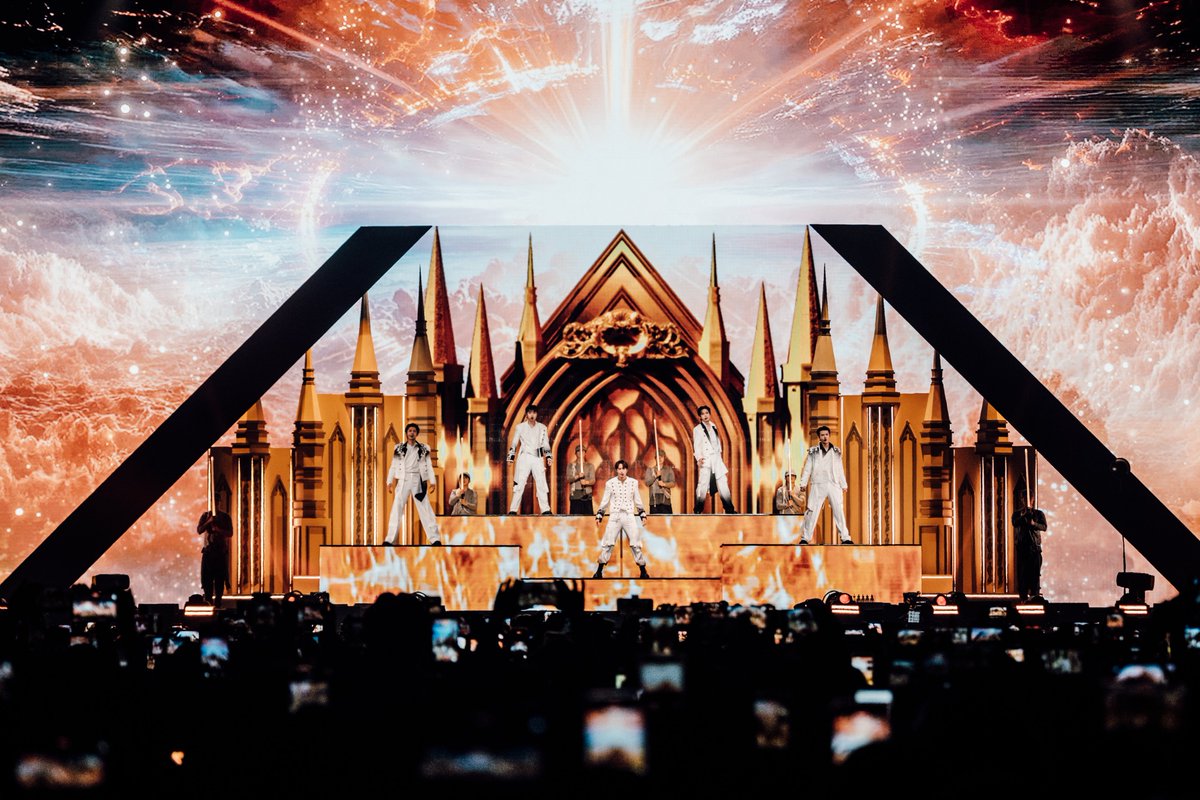 LiveNationKpop's tweet photo. Rise until the end 👑
EXO-L, stay on board! Our journey continues ✈️

EXO PLANET #6 - EXhOrizon

📍 TOKYO • July 11-12
📍 KAOHSIUNG • July 18-19
📍 SINGAPORE • July 24, 26

#EXO #엑소 #weareoneEXO 
#EXOPLANET #EXhOrizon https://t.co/5Z0KK4C918