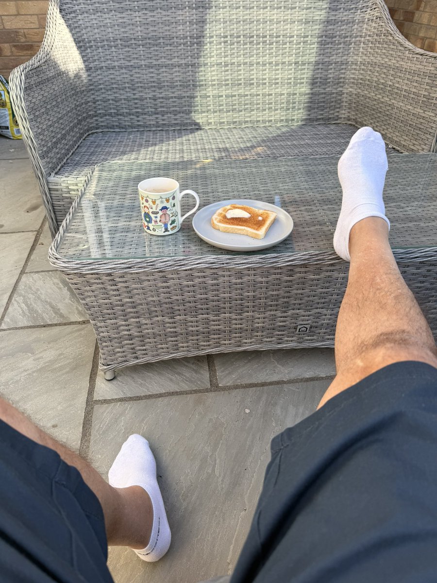 fizzyrdlc's tweet photo. Good morning what a night what a win chilling before work tea and tiast so bloody English lol. 
Come on England 🏴󠁧󠁢󠁥󠁮󠁧󠁿 https://t.co/zFYhEYTu2J