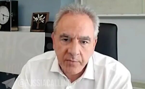 a_stalidis's tweet photo. Ο πρωθυπουργός αναρωτήθηκε προ εβδομάδων "ποιος θα σηκώνει το τηλέφωνο στις 3 τα χαράματα" αν ο ίδιος δεν είναι πια πρωθυπουργός. 

Δεν το ξέρουμε, πράγματι. 

Μάθαμε όμως ποιος το σηκώνει σήμερα το τηλέφωνο!

Ο Σύμβουλος Εθνικής Ασφαλείας και υπεύθυνος για την κυβερνοασφάλεια της Ελλάδας κ. Θάνος Ντόκος. 

Πάρε κι εσύ τηλέφωνο να το επιβεβαιώσεις. Μπορείς.