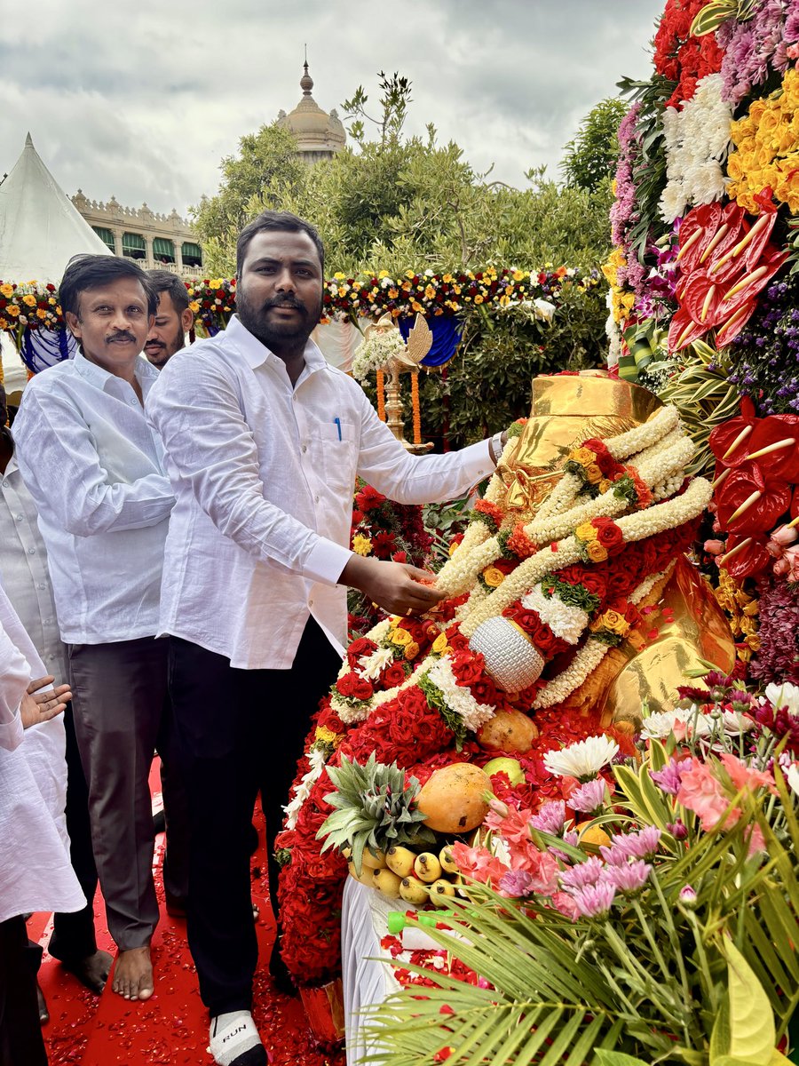 VenugopalMaurya's tweet photo. ಮಾಜಿ ಉಪ ಪ್ರಧಾನಿಗಳು, ಸ್ವತಂತ್ರ ಸೇನಾನಿ,ಹಸಿರು ಕ್ರಾಂತಿಯ ಹರಿಕಾರರಾದ ಬಾಬು ಜಗಜೀವನ ರಾಮ್ ರವರ 40 ನೇ ಪುಣ್ಯ ಸ್ಮರಣೆಯ ಪ್ರಯುಕ್ತ ವಿಧಾನ ಸೌಧ ದಲ್ಲಿರುವ ಪ್ರತಿಮೆಗೆ ಪುಷ್ಪ ನಮನ ಸಲ್ಲಿಸಲಾಯಿತು. 
@SWDGoK @jdswd_bu @CMofKarnataka https://t.co/s9eWLZKtFB
