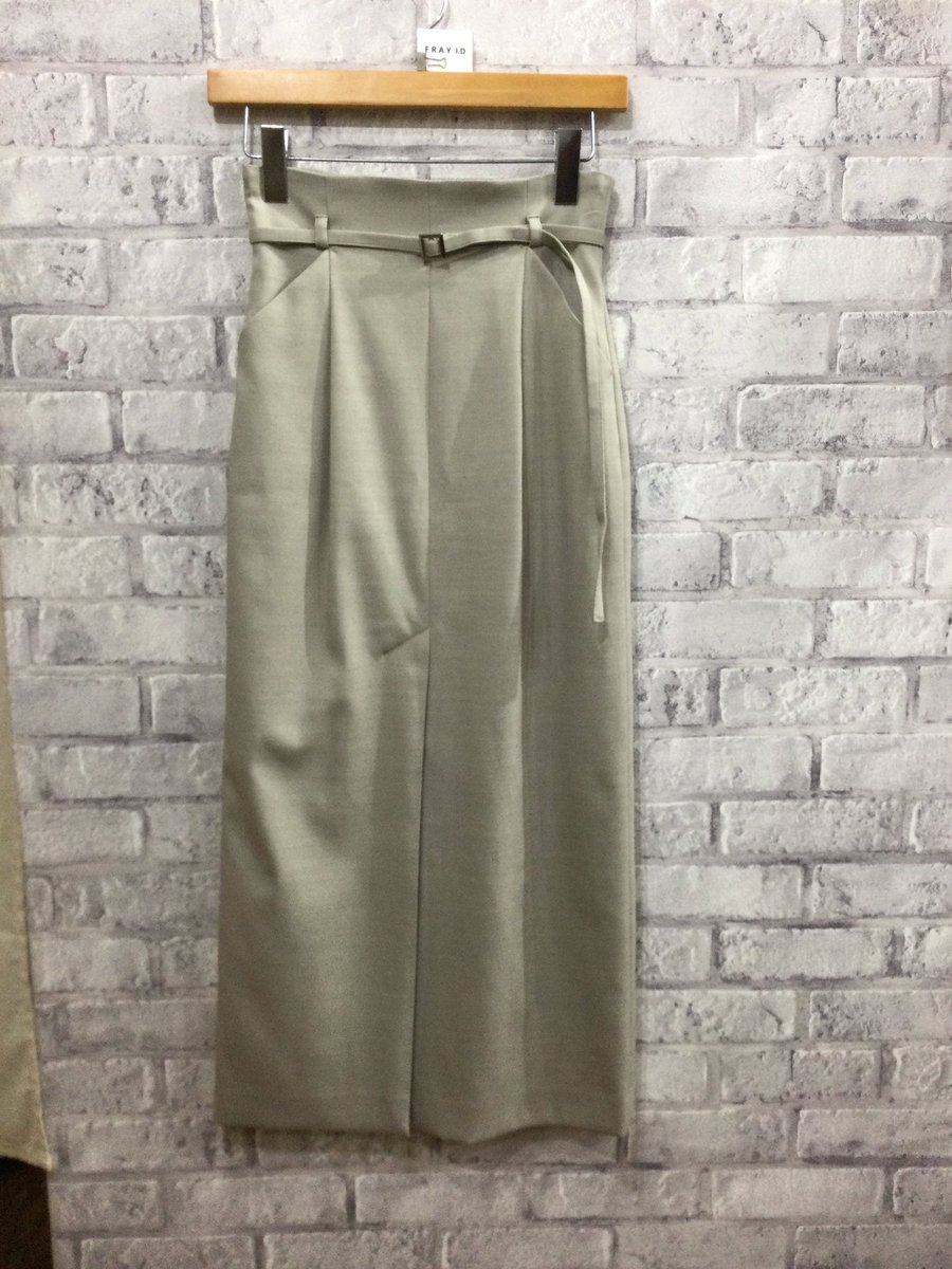 fieldstyle01's tweet photo. 上板橋店新着商品です。

FRAY l .D
¥5990 サイズ0

ボタンスリットタイトスカートです。
すっきりとキレイめシルエットです
25年モデル　参考定価¥19800

他にミラオーウェン、バンヤードストームなど入荷中！
本日も19時半まで延長営業しております♪
よろしくお願いいたします☆ https://t.co/HgTRb8KqPU