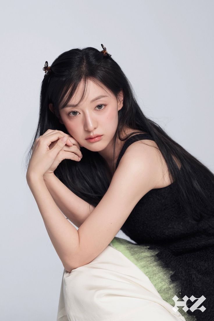uwimood's tweet photo. Straight Hair                              Wavy Hair https://t.co/wzbuK8JquP