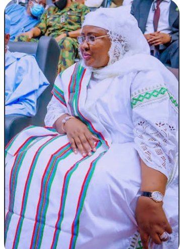 Omatune's tweet photo. Aisha Buhari tiptoed out of her closet to tell Nigerians that her husband was the best president after chilled zobo.

In my very before, she wants to whitewash that monumental failure, and many Nigerians on the timeline are supporting her.

Our problem is that, we dislike history and forget too soon.

One day, they'll tell us to forgive Mahmood Yakubu and Tinubu. Why not? If someone like Morris Monye can be whitewashed, who can't?