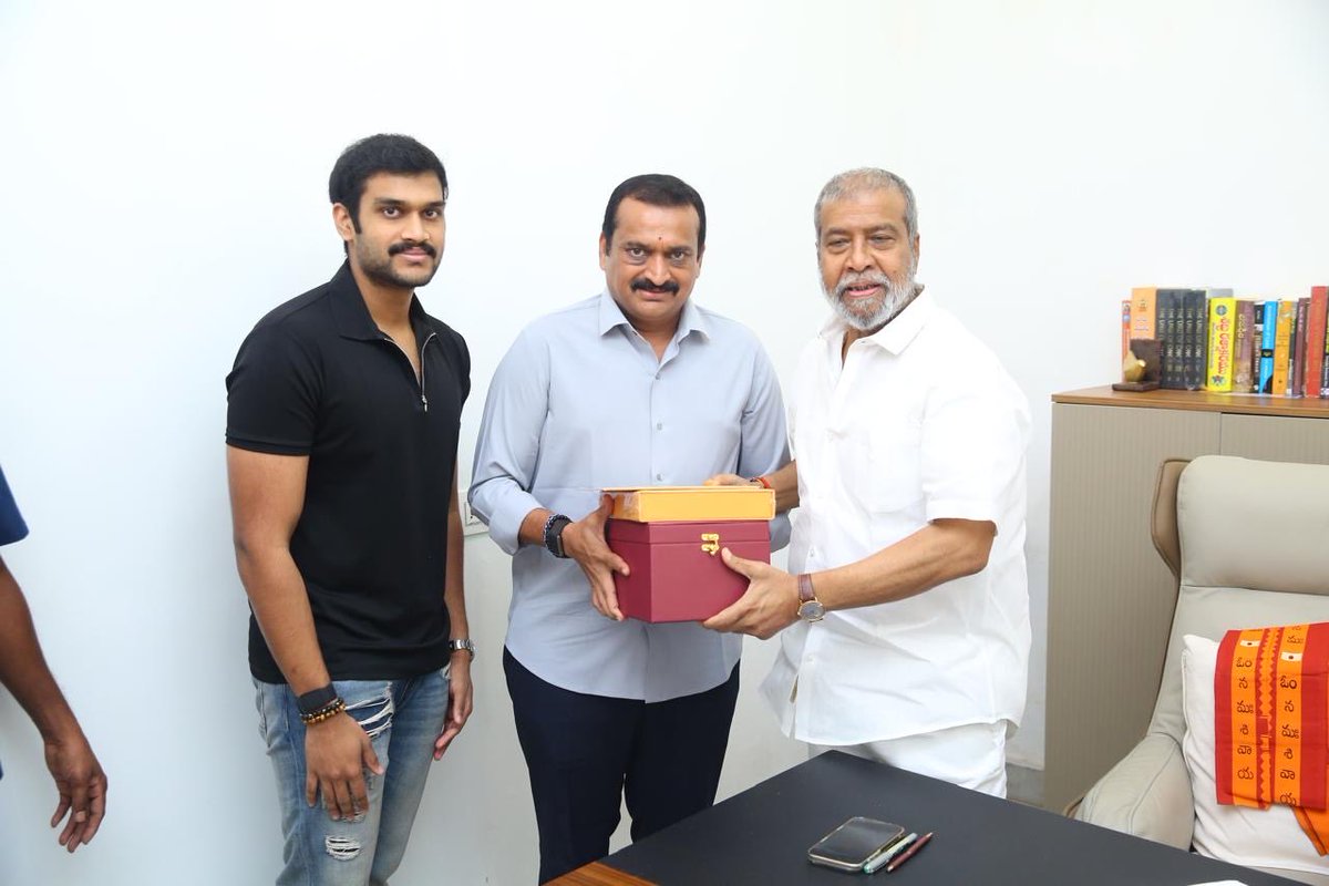 TelanganaHealth's tweet photo. Actor, Producer and leader Sri @ganeshbandla Garu met Hon’ble Health Minister Sri @DamodarCilarapu Garu and invited him to the wedding of his daughter Janani.

The Hon’ble Minister conveyed his best wishes and blessings to the bride and groom for a joyful and prosperous married life.