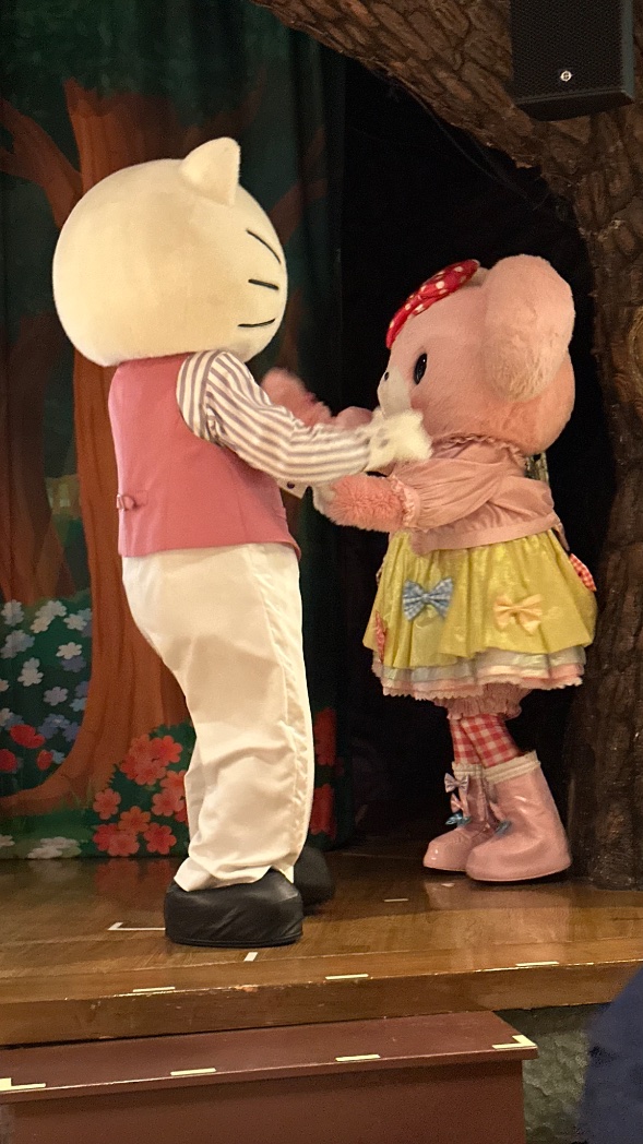 CiWiMyKu's tweet photo. ぼんちゃんはお腹が空いていたようなので、ジョージさんを連れて行くことにしました…
Weil Bon-Chan Hunger hat, nimmt sie George-San mit…
#ピューロランド
#Puroland https://t.co/mrHhUC6mYt
