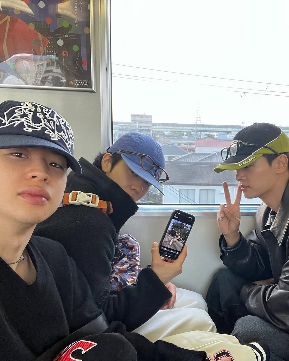 11inluv's tweet photo. 드라마 끝난지 몇년이 지났는데도
배우들끼리 자주 만나고 인연 유지하는 거 볼때마다 너무 마음좋음 . . 
서로 팬미팅 시사회 가서 응원해주고 여행 다니고 아이스크림 먹고 인증샷 찍고 생일축하파티까지 ㅈㅉ 건전하게 노는 세상 무해한 사람들이라 더 좋고  팀무디바 평생 유효혀~ 상태됨 🏝️ https://t.co/IzeZOOvd8Y