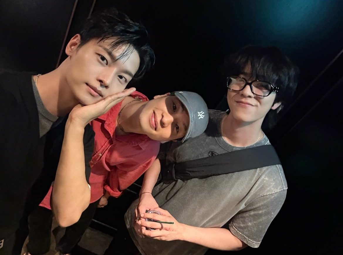 11inluv's tweet photo. 드라마 끝난지 몇년이 지났는데도
배우들끼리 자주 만나고 인연 유지하는 거 볼때마다 너무 마음좋음 . . 
서로 팬미팅 시사회 가서 응원해주고 여행 다니고 아이스크림 먹고 인증샷 찍고 생일축하파티까지 ㅈㅉ 건전하게 노는 세상 무해한 사람들이라 더 좋고  팀무디바 평생 유효혀~ 상태됨 🏝️ https://t.co/IzeZOOvd8Y