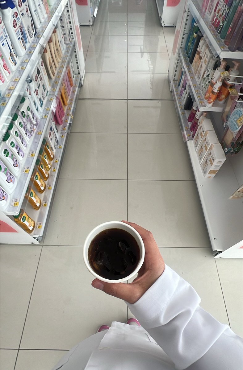 illPhuxlli's tweet photo. شربت قهوتي عشان اصحصح وابدا اقول المعذره انا متدربه تقدر تسأل الدكتور https://t.co/qVis7mVWyz