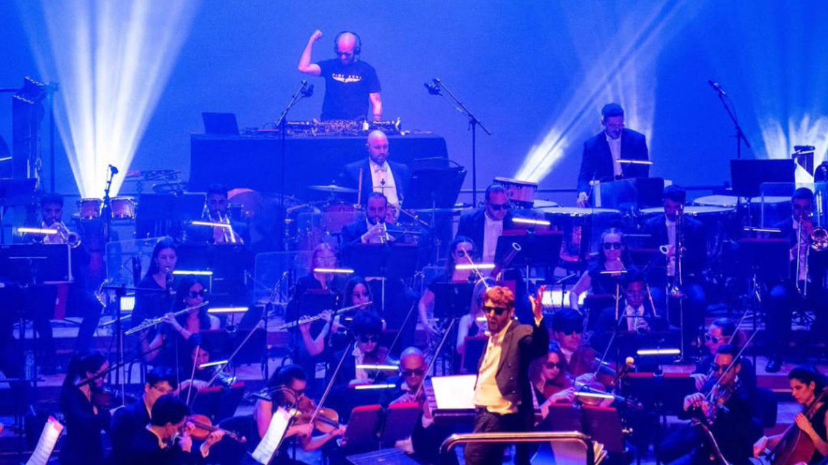 fibesevilla's tweet photo. Una mezcla fascinante ✨🪩

🎶 Disfruta en #Fibes de un concierto único donde la Royal Film Concert Orchestra se fusiona con un Dj para interpretar la mejor música de Avicii, David Guetta, Queen...¡y muchos más! 🙌

🗓️ 6 nov
🎟️ ¡Compra tu entrada! 👉 https://t.co/kbcZwqzzzz https://t.co/GTeLxyOqDH