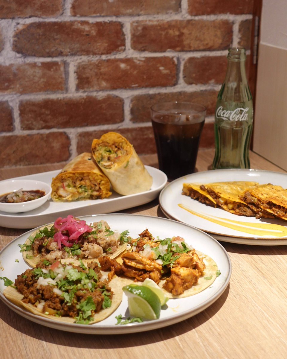 parco_fukuoka's tweet photo. 本館B1F TACOMiA 　本日NEWOPEN！🌮

福岡・大濠で人気を集めるメキシカングリル店「TACOMiA」が福岡PARCOに登場！

店内で焼き上げる香ばしいグリルチキンやビーフをたっぷり使ったブリトーを中心に、本格的なメキシカンフードを気軽に楽しめるお店です。スパイスの香りが広がるオープンキッチンでは、一つひとつ丁寧に調理し、できたてをご提供。お好みの具材やトッピングを選べるメキシコスタイルで、自分だけの一品をお楽しみいただけます。

ランチにもディナーにもぴったりな、ボリューム満点のブリトーやタコスをぜひご賞味ください。

#TACOMiA #タコミア #福岡PARCO #タコス #天神