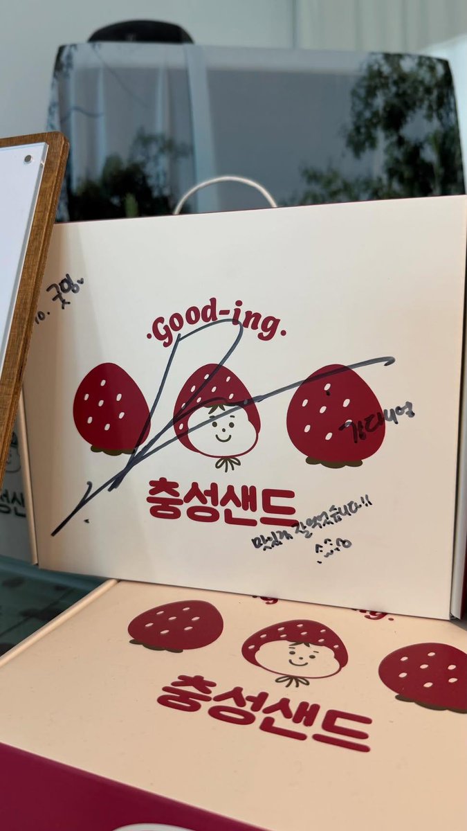 moon_light1210's tweet photo. 강아디 충성샌드가 제법 맛있었나본데 https://t.co/EfdeOhF635