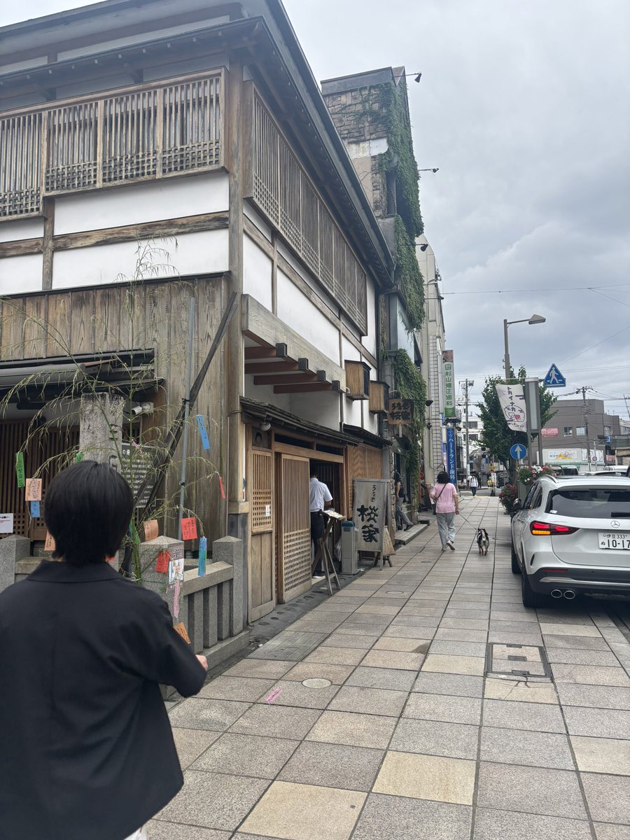 ButtobiJk's tweet photo. 今日は三島の桜屋さんで鰻を食べてからの御殿場のとらや工房へ

鰻美味しかった〜😊
水ようかんも美味しかった〜😁 https://t.co/NqrnkNTO3i