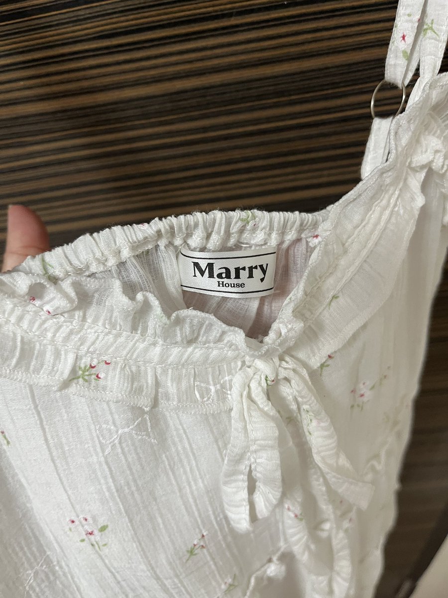 apriltheory's tweet photo. 110.- รวมส่ง
Marry House
น่ารักมากตัวนี้ 💐

#เสื้อผ้ามือ2 #เสื้อมือ2 #เสื้อผ้ามือสอง #เสื้อผ้ามือสองสภาพดี #สายเดี่ยว #ส่งต่อเสื้อผ้ามือสอง #ส่งต่อเสื้อผ้ามือ2 https://t.co/eBZWQ3Ey6O