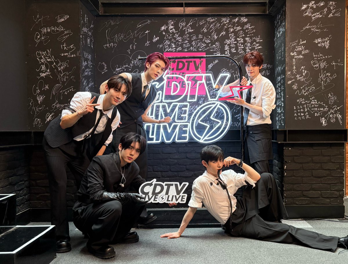 TBSCDTV's tweet photo. #CDTVライブライブ
今夜も激アツLIVEをお届け❤️‍🔥⚡️
本番直前ショットで実況中だよ📸

このあとは 韓国の５人組ボーイズグループ
#AND2BLE が番組初登場！

1stミニアルバムのサブタイトル曲
「Aura」をフルサイズでテレビ初パフォーマンス✨

#TVer でリアルタイム配信中⚡️
https://t.co/cHkgF79jAA https://t.co/ZDPp3EstDe