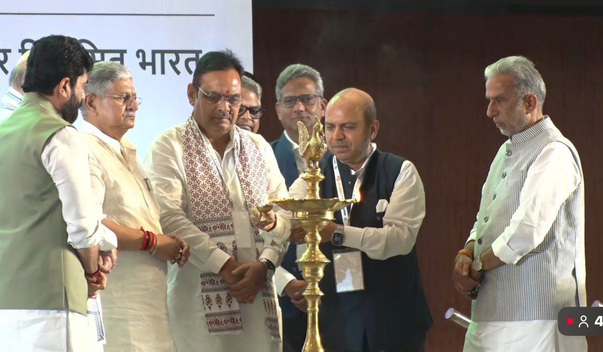 mr_narottamm's tweet photo. सेवा, सहयोग और सामूहिक विकास की भावना ने पिछले पाँच वर्षों में सहकारिता को जन-आंदोलन का रूप दिया है। यह सफर आगे भी नई ऊंचाइयों तक पहुंचेगा। #SahkarSeSamriddhiKe5Saal https://t.co/ezb6UVSo5T