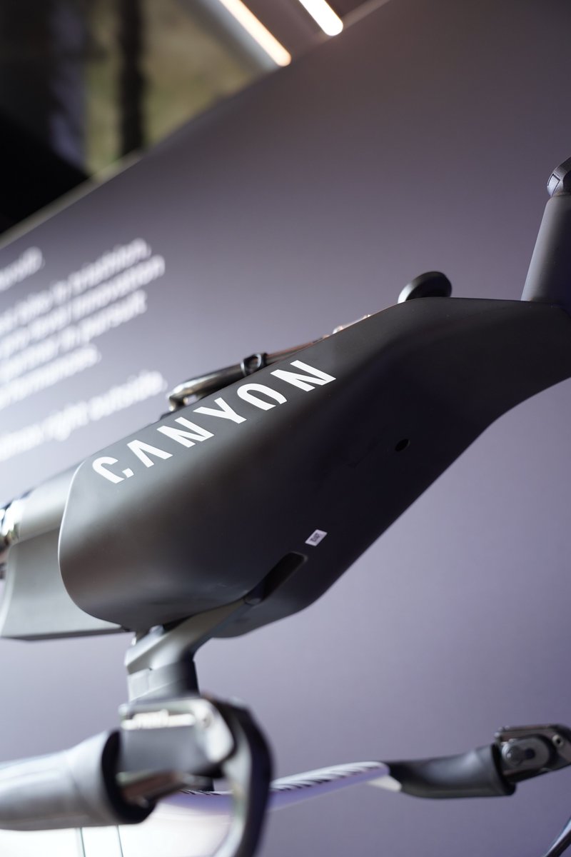 Canyon_Japan's tweet photo. 180kmを平均46.0km/h。

昨年からバイクスプリットを8分短縮。

未発表の新型スピードマックスCFRとともに、サム・レイドローがロングディスタンス・トライアスロン世界新記録を樹立。

さらにリコ・ボーゲンもバイクコースレコードを更新。

▼詳しくはこちら
 https://t.co/s4gb1k2538
Photo: Tino Pohlmann