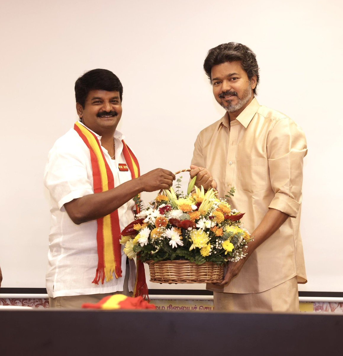 ramk8060's tweet photo. சி.விஜயபாஸ்கர் நமது அண்ணன் @TVKVijayHQ உடன் !! https://t.co/dJHE7BKmD6