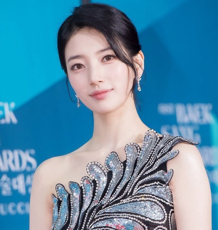 hallyuforums's tweet photo. #BaeSuzy and #LeeSooHyuk's starrer upcoming drama #MenOfTheHarem reportedly eyeing 24th April next year premiere on tvN and Netflix simultaneously with 16 episodes.

Synopsis : It's a palace romance fantasy about Empress Latil of the Tarium Empire, who brings in male concubines in order to protect her position on the throne.

The five harem consorts: #LeeSooHyuk (Main), #DEX, #ShinSeungHo, #KimDan, and #YooJungHoo.

#JiChangWook also reported to do a brief cameo in it.

#HallyuForums #Hallyu #KDrama