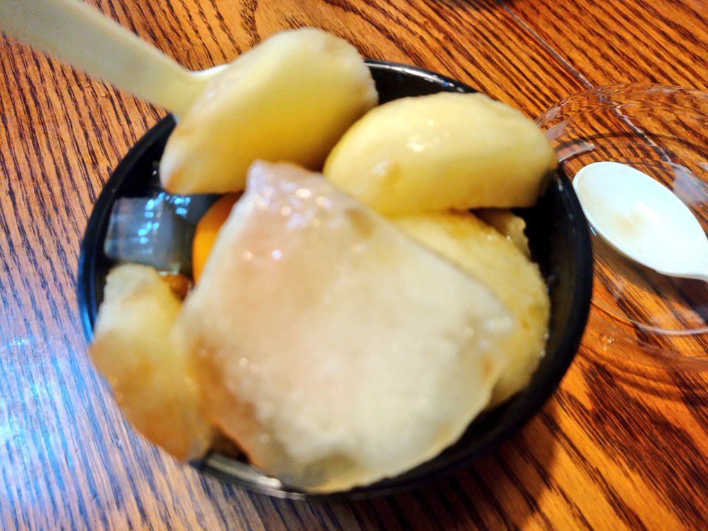 tomitaro9's tweet photo. グランメゾンとみたろう

名付けて
"あんみつ+もも"

本日は法事です

この甘味コラボ最強！！

白桃は綱島の桃園で買った
白鳳（はくほう）という品種

ジューシーさが他とはちがう
ずしっと来る重さ
この質感を伝えられない
スッキリなハイパワーです

めちゃくちゃ美味いんよ😋
わーいわーい！ https://t.co/ZfypIvazXH