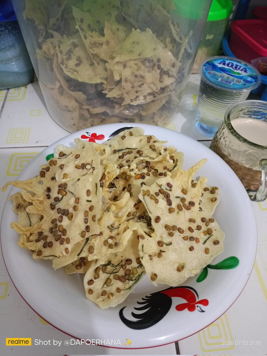 RihanaPutr80496's tweet photo. Peyek kacang hijau ready ya temen2😁Buat cemilan sambil nonton bola cocok nih😃berat 500gram harga 45rb ya
DM aja yg mau tanya2 dlu🙏
#DapoerHana https://t.co/BHHKLS6GaV