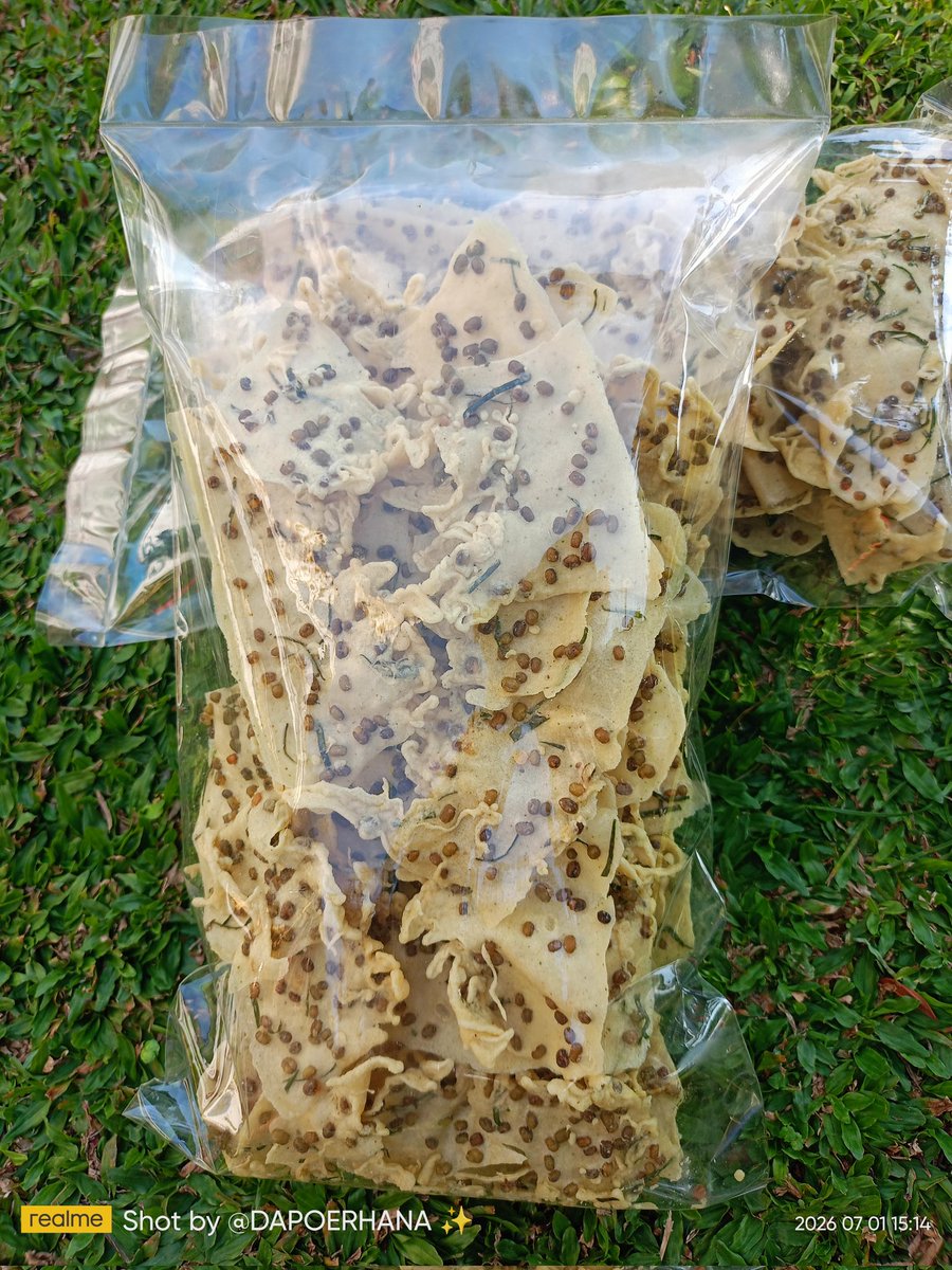 RihanaPutr80496's tweet photo. Peyek kacang hijau ready ya temen2😁Buat cemilan sambil nonton bola cocok nih😃berat 500gram harga 45rb ya
DM aja yg mau tanya2 dlu🙏
#DapoerHana https://t.co/BHHKLS6GaV