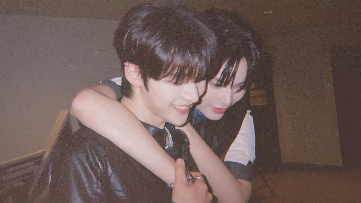 forseokmae's tweet photo. "the way matthew looked back then will be in the last memory flashback of my life" 

"bucket list: seeing each other grow older" 

💛 https://t.co/mihAmeb20e