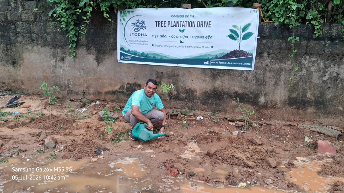 _jyodha's tweet photo. Meet Jajati Badu.
Born in Angul, building IT from Bhubaneswar.
A father of three who turned a 200 Sqft incubation space into a company with offices in 04 countries.
The strongest leaders never stop planting seeds for the future.
#Volunteer_Odisha
#ସବୁଜଓଡ଼ିଶାସଜୀବଓଡ଼ିଶାସହଭାଗୀଓଡ଼ିଶା https://t.co/WPTUF7zYm1