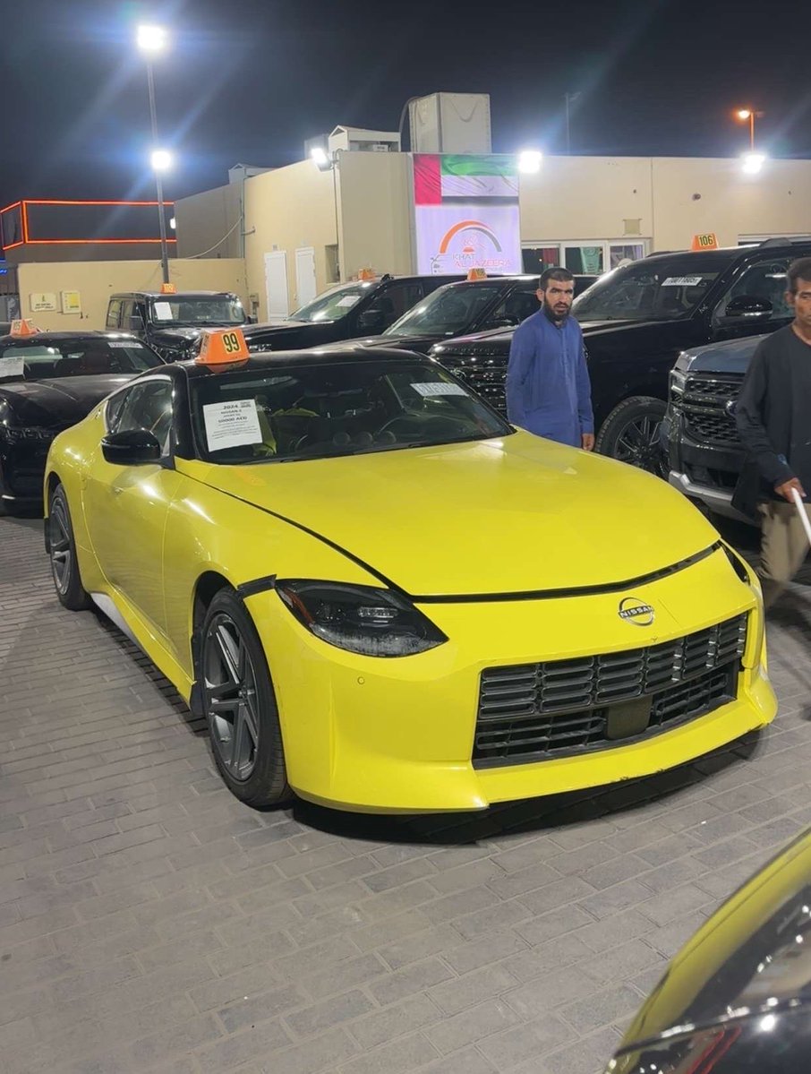 First time seeing the Nissan Z in person, and my intrusive