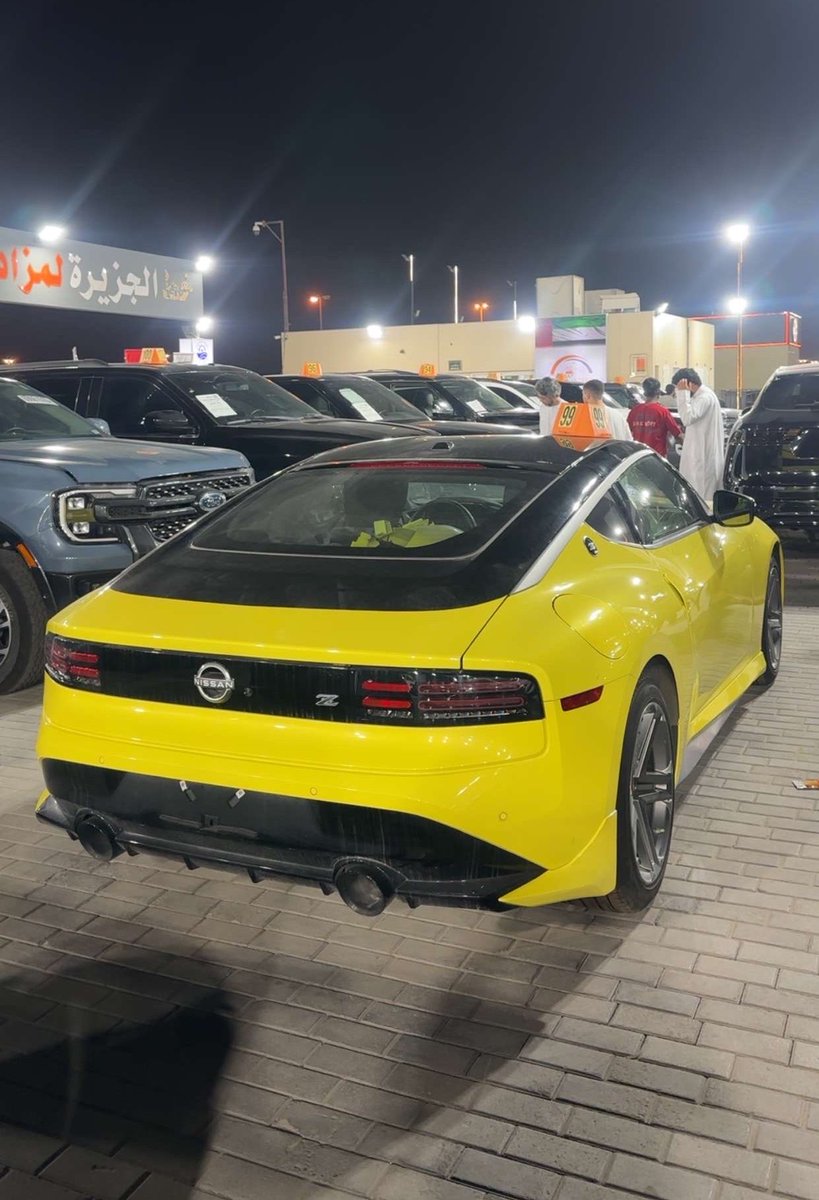 FrankDoe101's tweet photo. First time seeing the Nissan Z in person, and my intrusive thoughts immediately said, “Whip it.” 😂✌🏾

Sadly, you don’t get to drive cars at auctions… so I just stood there imagining the soundtrack. 🏁🔥🚀

#YourCarGuy 🚘🕺🏽
#YourDubaiCarGuy 🇦🇪🇬🇭 https://t.co/C3pu6PfL09