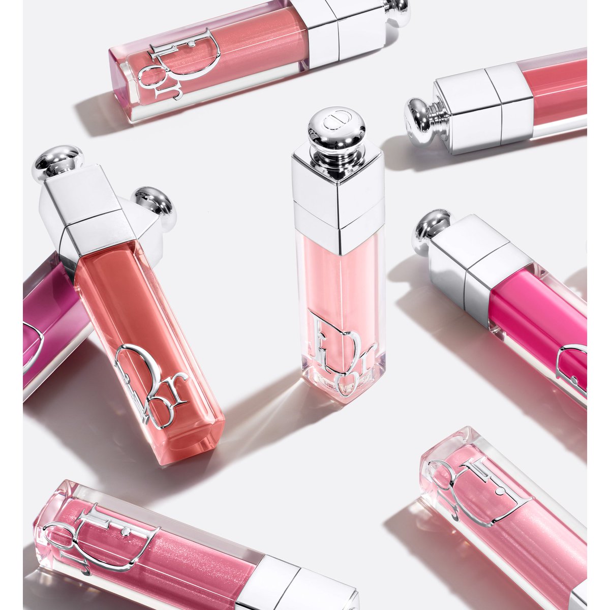 DiorBeautyJP's tweet photo. 7/29(水)は、ナショナル リップスティック デー。

公式オンラインブティックから、うるおいとふっくらボリュームアップ*をもたらすリップ マキシマイザーの展開店舗限定色2色が登場。

あなたのお気に入りのシェードで輝きをまとって。

*メイクアップ効果
