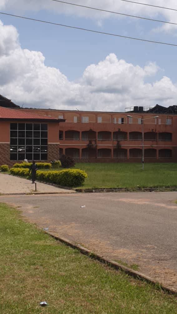 gsbabatunde's tweet photo. This is the current condition of Wole Soyinka High School, Ejigbo, one of the mega schools built by the past administration. What was once a symbol of progress is now a crumbling ruin under Governor Adeleke's watch. Walls are collapsing, roofs are leaking, and our children are learning in a death trap. While Adeleke dances and shields criminals, Osun's future decays. Our children deserve better. On 15/08/26, vote AMBO for a government that will rebuild our schools and restore our dignity.

#BridgeToModernOsun #AmboAtide
