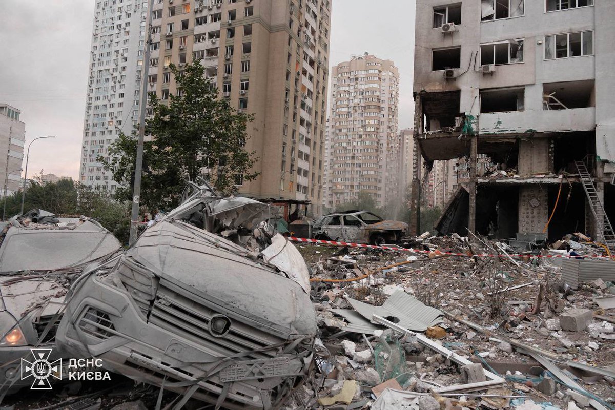 ya_Anna_Ok's tweet photo. This is Ukraine’s capital today. Russia attacked residential buildings with missiles, killing 11 people. This is happening every day in different parts of the country. Russia does not deserve to exist. https://t.co/jFIIQY120B