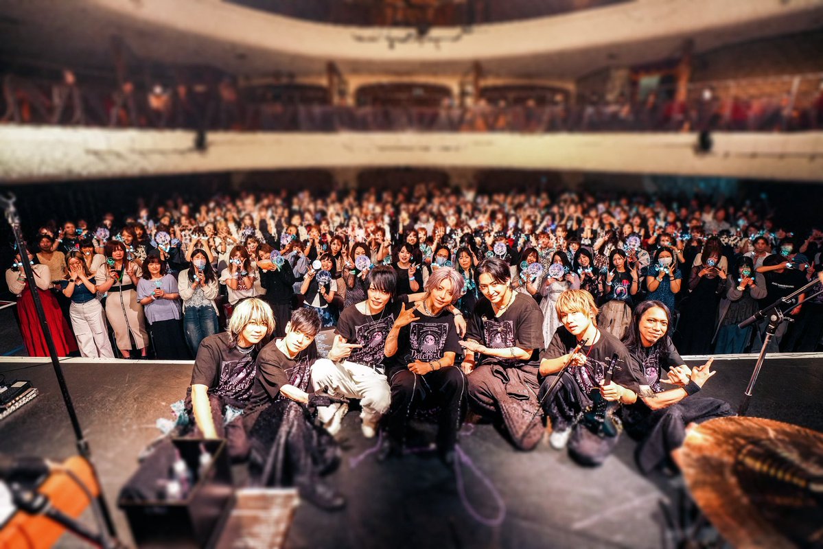 SW_A9's tweet photo. Shou &amp;［ kei ］Joint Show「堕天國‐Lost Paradise‐」
改めてありがとうございました。

僕の音楽人生が濃縮されたような大人の学園祭

ギタリストに集中した圭ちゃんのオーラを横で感じて歌えた事、大切な経験だったな

AKi、Katsuki、KAZAMI、Hiromi、けんちゃん最高でした
みんな愛してる https://t.co/ulfVYOsWot
