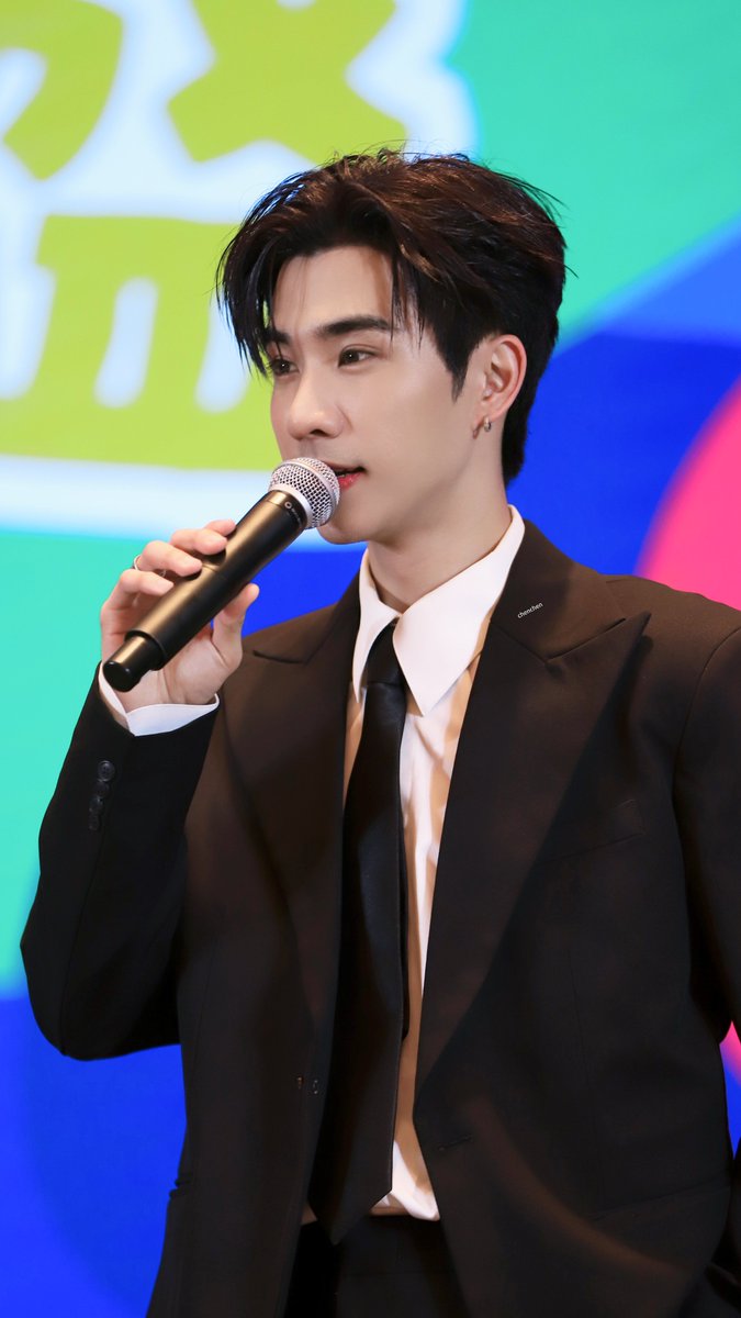 CHENCHENPPE's tweet photo. 帅气十足～

@perthppe
#KDPPE
 #PerthTanapon https://t.co/DaWRvZuCB4