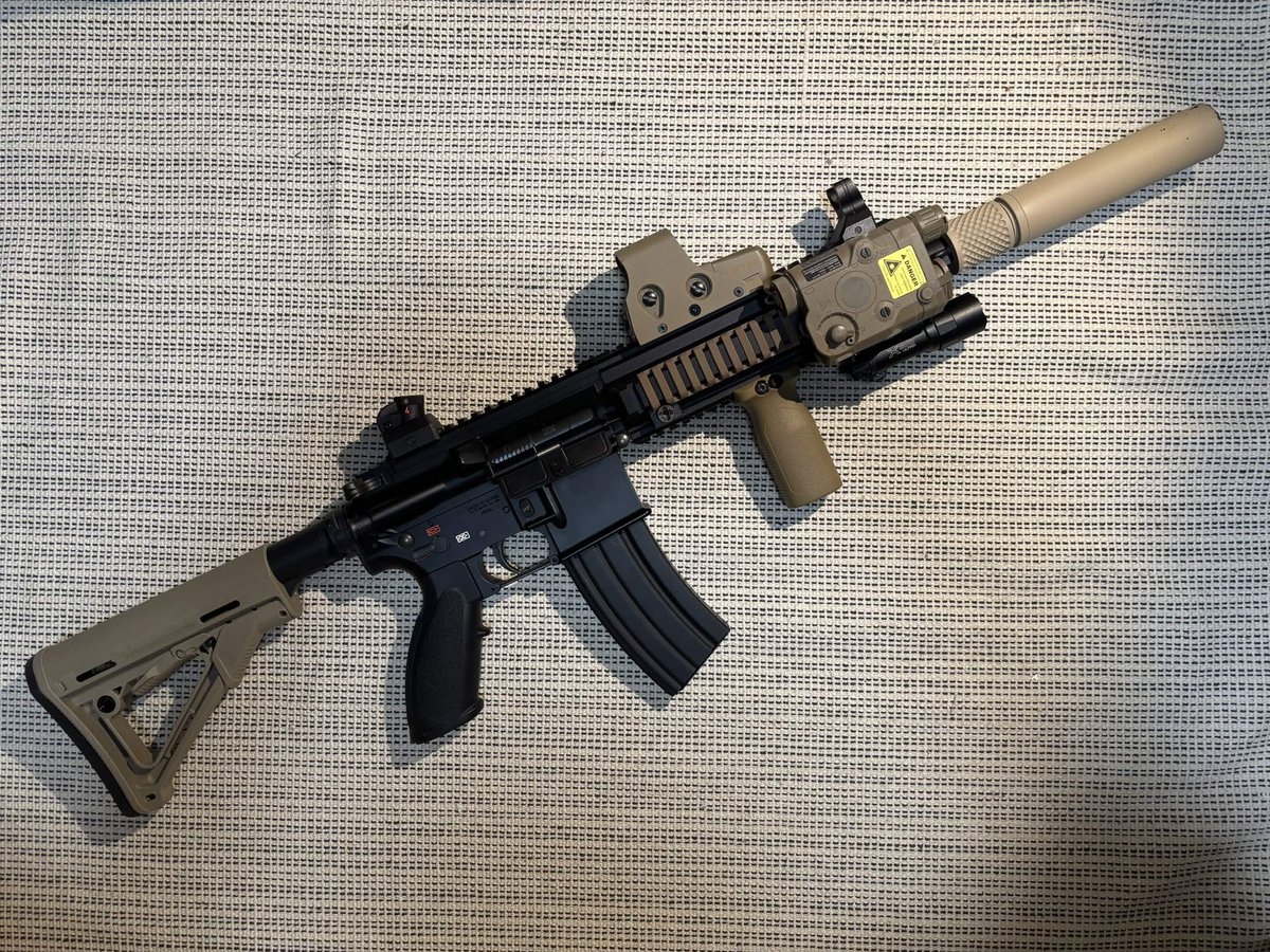 cit_sabage's tweet photo. 新入生の愛銃紹介です！

次世代416D ドルフロカスタム
あとは良い552ホロサイトさえ手に入れば完璧よ✨️

中の人:
少女戦線はいいぞおじさん｢少女戦線はいいぞ｣
光学機器の沼に沈むのだ
 #CITAC #サバゲー https://t.co/xMDKPvny9U
