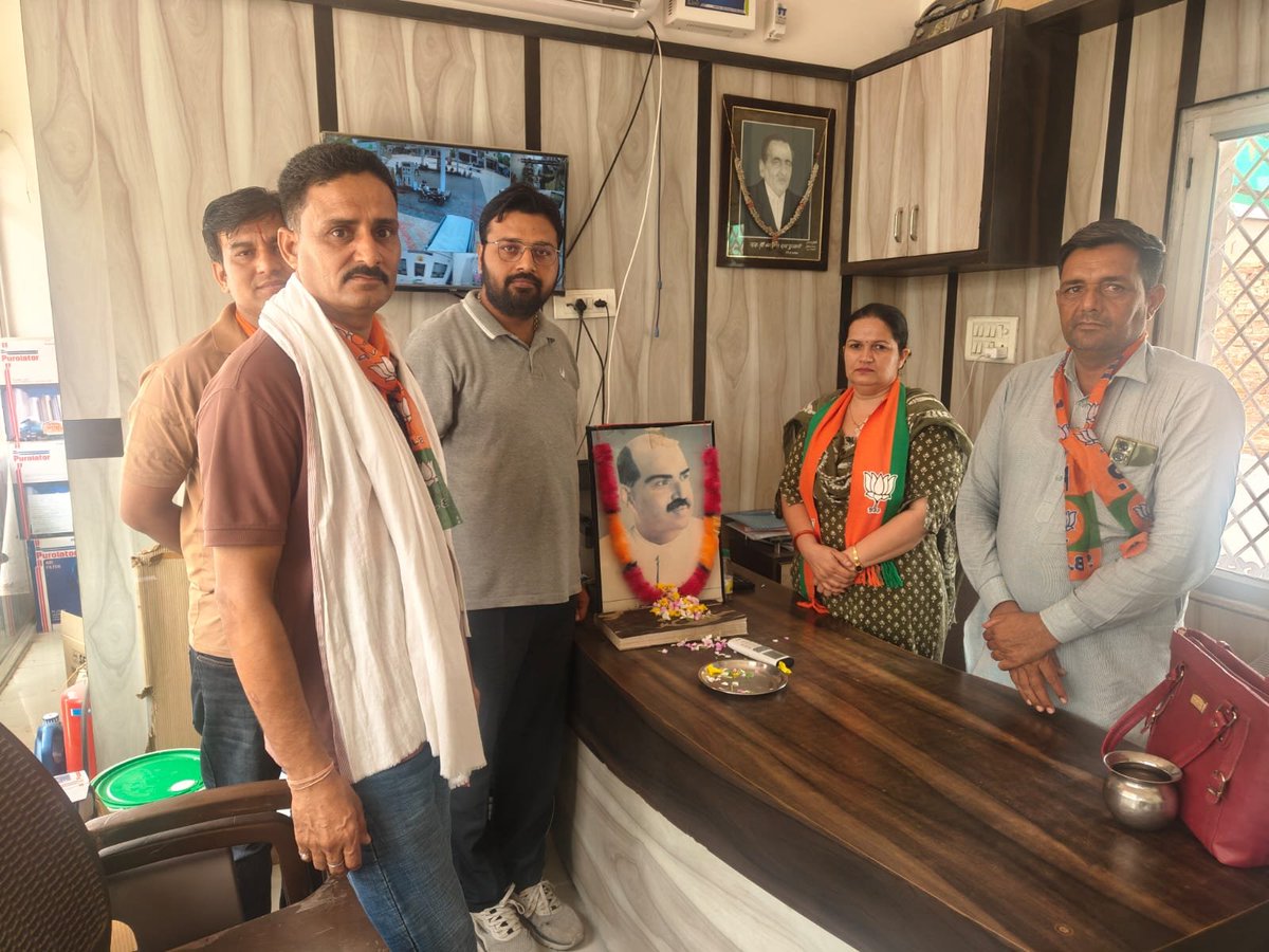ravijtsr's tweet photo. 'एक देश, एक निशान, एक विधान, एक प्रधान' का मंत्र देने वाले राष्ट्रीय हितों के प्रबल समर्थक रहे युग मनीषी, जनसंघ के संस्थापक, अखंड भारत के स्वप्नद्रष्टा हमारे आदर्श श्रद्धेय डॉ. श्यामा प्रसाद मुखर्जी जी की 125वीं जयंती पर उन्हें कोटि कोटि नमन
#ShyamaPrasadMukherji
@BJP4Rajasthan https://t.co/dUcNe8RJTR