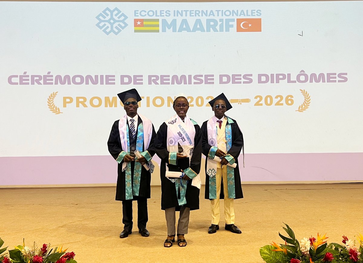 TMaarifVakfi's tweet photo. 🎓 Bir eğitim yolculuğu daha başarıyla tamamlandı ✅

Bu yıl mezun olan öğrencilerimiz, Fransız Bakaloryası sınavlarında elde ettikleri %100 başarı oranıyla bizlere bir kez daha büyük bir gurur yaşattı.

Mütevelli Heyeti Üyemiz @SelimCerrah'ın da katıldığı törende öğrencilerimiz diplomalarını alırken, aileleri ve öğretmenleri heyecanlarına ortak oldu.

Mezun olan tüm öğrencilerimizi tebrik ediyor, başarılarla dolu bir gelecek diliyoruz.