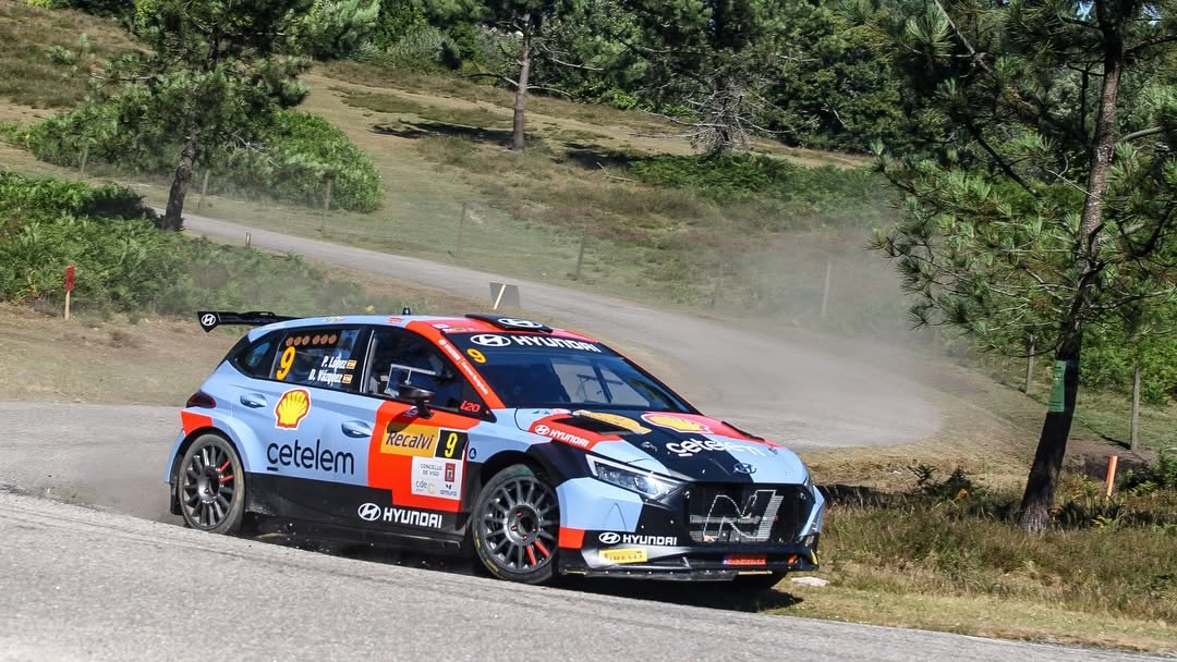 RallyRACC's tweet photo. @JASuarezOficial @IglesiasPin @RallyeVigo @SuperCER_RFEDA 𝗥𝗮𝗹𝗹𝘆 𝗥𝗲𝘀𝘂𝗹𝘁𝘀
🥇 J.A. Suárez - A. Iglesias (Skoda Fabia)
🥈 D. Ruiloba - Á. Vela (Lancia Ypsilon)
🥉 I. Ares - B. Rozada (Toyota Yaris)

📷 Rallye Rías Baixas

#𝚁𝚊𝚕𝚕𝚢𝚁𝙰𝙲𝙲 https://t.co/vvwDU6Aud2