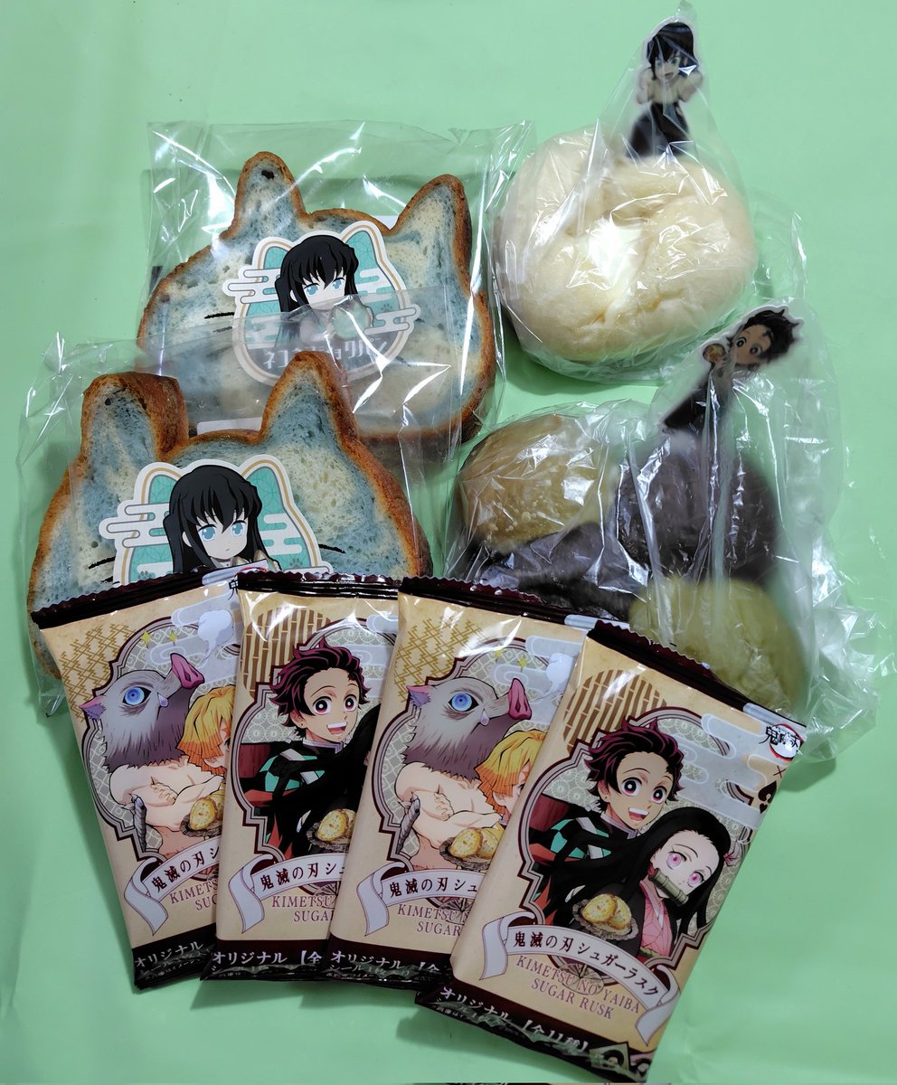 mi_marble's tweet photo. やっと、鬼滅コラボのパンを買えた～
初日に行きたかったんだけど、ナツコミと被っちゃってさ。
ナツコミを優先したからグッズやノベルティは諦めて落ち着いた頃にパンだけ買おうと思ってたの。
無一郎のラムネパンが気になる🤩 https://t.co/JRPBfDxM6R