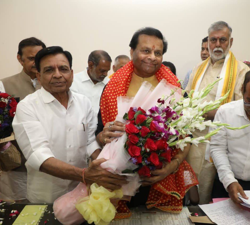 JagdishDevdaBJP's tweet photo. मध्य प्रदेश राज्य वित्त आयोग के अध्यक्ष व भाजपा वरिष्ठ नेता श्री जयभान सिंह पवैया जी, आपको जन्मदिन की आत्मीय शुभकामनाएँ।

बाबा महाकाल आपको सुदीर्घ, उत्तम स्वास्थ्य एवं मंगलमय जीवन प्रदान करें, यही कामना है।

@JaibhanPawaiya ji https://t.co/qcY3XpdZrB