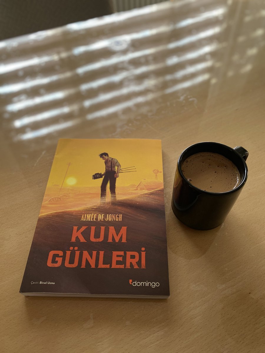 Koray_Mertk's tweet photo. "İnsan ruhunun en derin hallerini sayfalara nakşeden bir eser... 'Kum Günleri' umutsuzluğun ortasında umudu aramak. Bu görsel şöleni bizlerle buluşturan Domingo Yayınları'na sonsuz teşekkürler. Her sayfası ayrı bir duygu. 🙏"
@domingoKITAP https://t.co/1ddf1y4pQ8