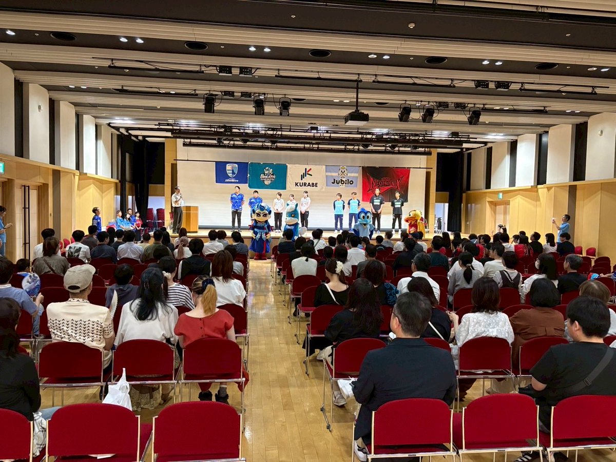 breathhamamatsu's tweet photo. ／
活動ご報告🏐
株式会社クラベ様の
キックオフミーティングに
参加しました！
＼

7月4日(土) えんてつホールで開催された 株式会社クラベ様のキックオフミーティングに坂口選手 神田選手 西河選手の3名と
イブちゃんが参加しました🏐🦄

ありがとうございました！

#株式会社クラベ 様 #ブレス浜松 https://t.co/cdMuWWHVGo