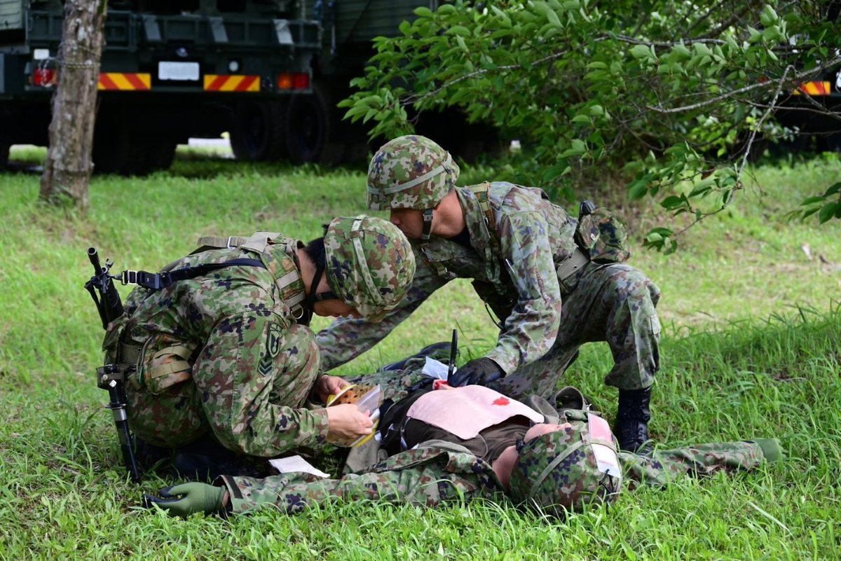 Camp_Sendai's tweet photo. 「戦傷治療訓練」

#第８施設大隊 は、#戦傷治療訓練 を実施しました。
敵の脅威下を想定した状況において治療訓練を実施し、隊員相互による救急法の重要性について理解を深めるとともに、練度向上を図りました✨

#陸上自衛隊 #川内駐屯地 #訓練 https://t.co/2ywPcE56Vs