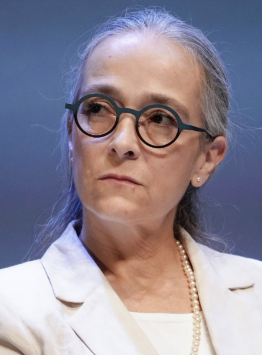 GiacomoNod's tweet photo. Ça y est encore une saloperie du service public : la fin de l’émission SECRET D’HISTOIRE sûrement trop franchouillard pour notre pétasse @DelphineErnotte et sa bande de collabos. On attend avec impatience la nlle émission à la gloire de l’islam surement. Soutien à @bernstephane https://t.co/KeokrPdMzn