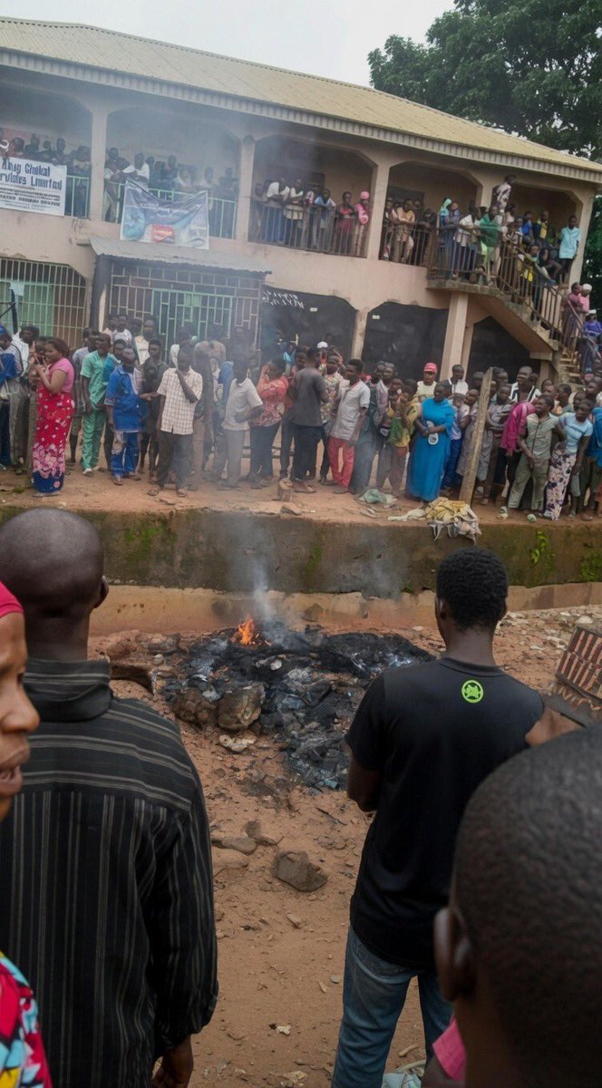 Fine_Segun's tweet photo. OMG just in: Live in Lagos around 7AM this morning. 

A woman to be of a man has been threaten them to doing. 
   The woman shouted out the word to the whole neighbour family at a funeral of the late father to the daughter and the family just let it out.

This is so sad 😭💔 https://t.co/IjmTw92mkE
