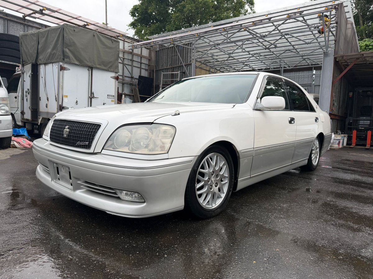 mycar_Fc3S's tweet photo. クラウン アスリートＶ売ります
JZS171
距離10万キロ
 年式相当に多少の傷はありますが、それ以外は内装、外装ともきれいで、エンジンも良好です！   
現車確認は、出来る限りお願いします。   
総額表示、コミコミ価格(リサイクル券込、税込)です！  
148万円 
価格交渉可能 お近くであれば配送も可能！   詳しくご覧になりたい箇所があれば、個別にお送りします。   お気軽にご相談ください(^-^)  ご検討よろしくお願い申し上げます  
私は神奈川県藤沢市に住んでいます。 
気になる方DMください 🙇🏻‍♂️
#クラウン売ります 
#アスリートＶ
#車売ります