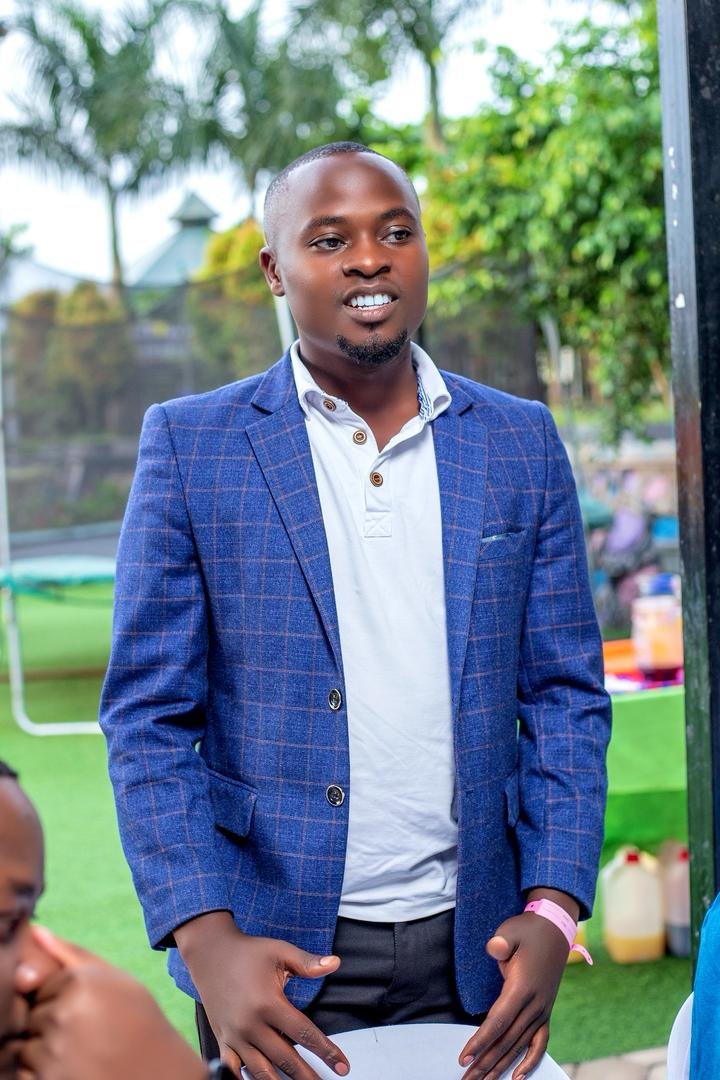 tosa_fc's tweet photo. Mr Osbert the president Tosa fc is our Man Crush Monday✌️
#MCM
#CreedOfTheKitchen https://t.co/BenZCKfdvY