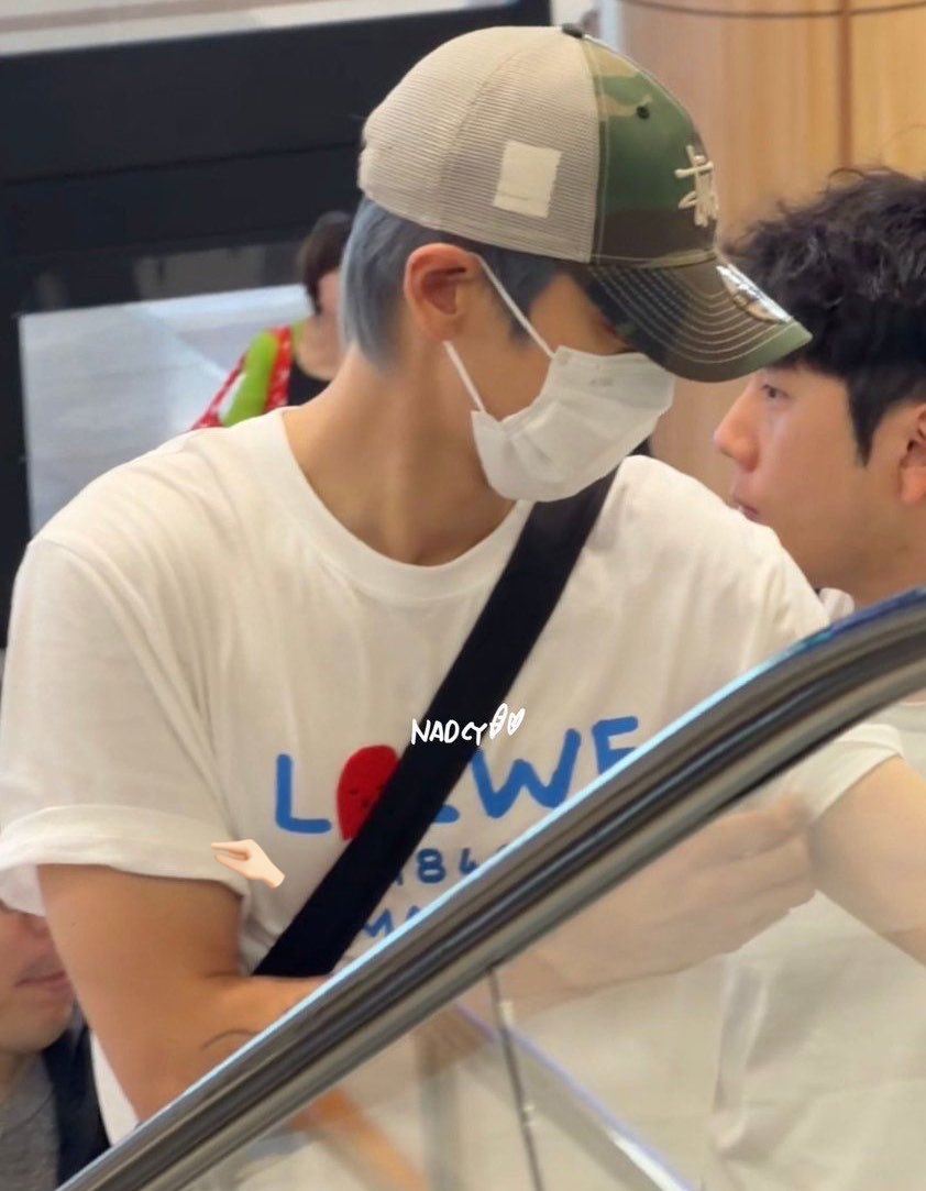 llloooyeebabe's tweet photo. si bro ngelipat lengan baju jadi keingat si kecil yang suka digituin juga lengan bajunya kalau kepanjangan ㅠㅠ https://t.co/NlKJA5Apmy